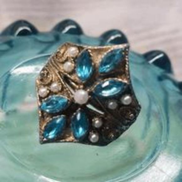 Gold-tone Gorgeous Gothic Medieval Design Ring - 9 - Picture 2 of 6